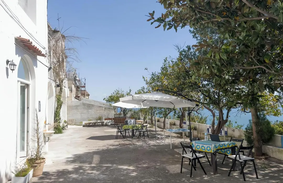 Casa Nina- Camere Con Vista Mare E Terrazza A Raito, Costiera Amalfitana-1